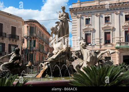 Piazza Archimede, Fontana di Artemide Ortygia, Syrakus, Sizilien Stockfoto