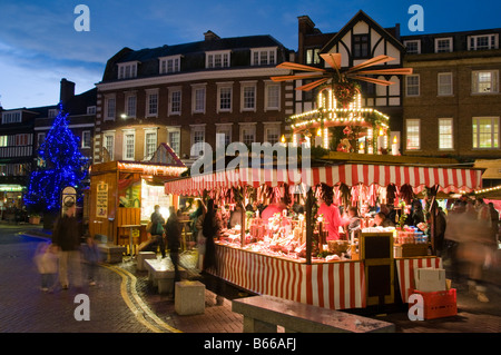 Deutscher Weihnachtsmarkt statt in Kingston upon Thames, Surrey, England Stockfoto