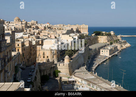 Südufer Valletta Grand Harbour, anschauen, vom Upper Barrakka Gardens, untere Barraka-Gärten auf der rechten Seite, Valletta Malta Stockfoto