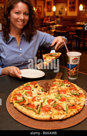 Pizza bei Pizza Hut. Stockfoto