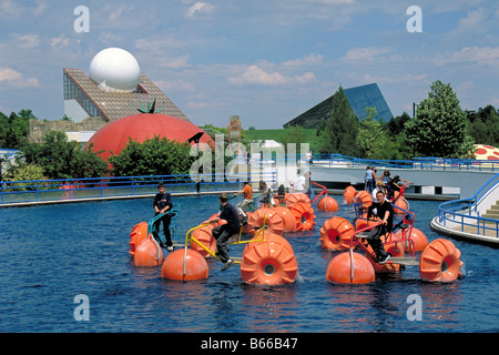 Elk165 2294 Frankreich Futuroscope Freizeitpark in der Nähe von Poitiers Kinder spielen im Wasser Stockfoto