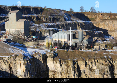 Gewinnung von Tarmac Dene Steinbruch, Cromford, Derbyshire, England, Großbritannien Stockfoto