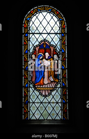 Glasmalerei-Fenster Darstellung der Geburt Jesus, Holy Trinity Church, Weston, Hertfordshire, England Stockfoto