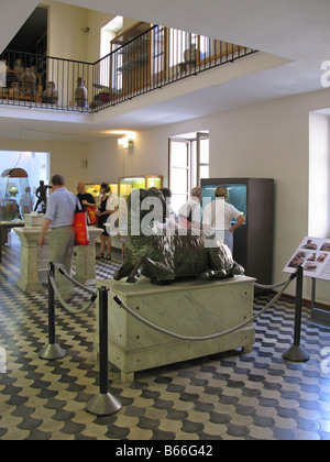 Das archäologische Museum, Palermo, Sizilien zeigt die berühmte römische Bronze Ram aus dem dritten Jahrhundert v. Chr. Stockfoto