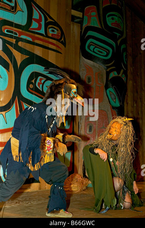 Schöne indische Kostüme, die Tlingit getragen durch die Chilkat Tänzer von Haines, Alaska Stockfoto