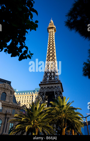 Der Eiffelturm Replik im Paris Hotel and Casino Las Vegas Nevada Stockfoto