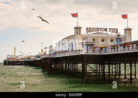 Brighton Pier in der Abenddämmerung Stockfoto