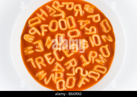 Spaghetti Buchstaben buchstabieren der Wörter Ernährungs- und Rezession in eine Schüssel weiß Stockfoto