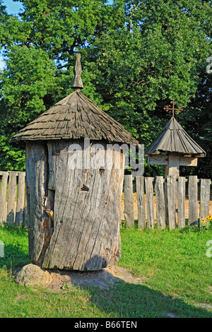 Ukrainischen traditionellen hölzernen Bienenstock, Pirogowo (Pyrohiv), Open-Air-Museum der nationalen Architektur, in der Nähe von Kiew, Ukraine Stockfoto