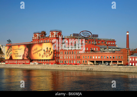 Die Roter Oktober Schokoladenfabrik Gebäude (1851) in Moskau, Russland Stockfoto