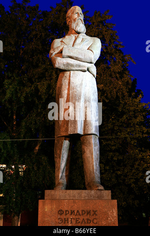 Statue des 19. Jahrhunderts Deutsche Sozialwissenschaftler und Philosophen Friedrich Engels (1820-1895) in Moskau, Russland Stockfoto