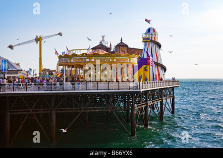 Fahrgeschäfte auf dem Ende der Brighton Pier (Brighton, England) Stockfoto