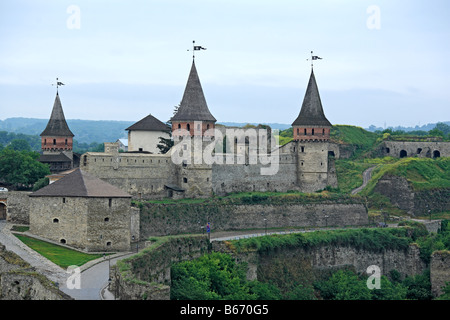 Mauern und Türme der mittelalterlichen Festung Kamianets Podilskyi (Kamenets, Kamieniec), Podolien, Oblast Chmelnyzkyj (Region), Ukraine Stockfoto