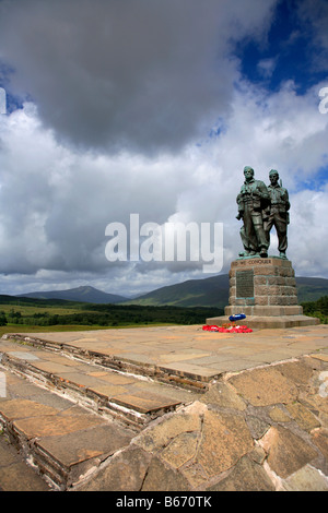 Royal Marines Commando Memorial mit Nevis Bergkette an der Rückseite Spean Bridge Hochland von Schottland Großbritannien UK Stockfoto