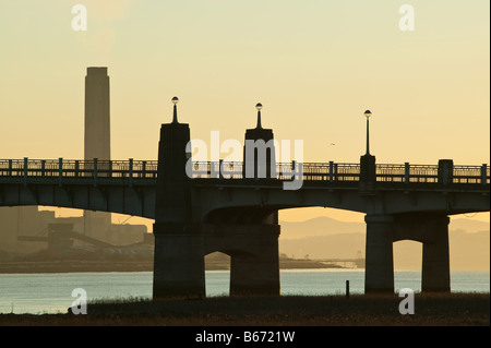 Longannet Kraftwerk und die Kincardine Bridge, Kincardine, Fife. Schottland. VEREINIGTES KÖNIGREICH. Stockfoto