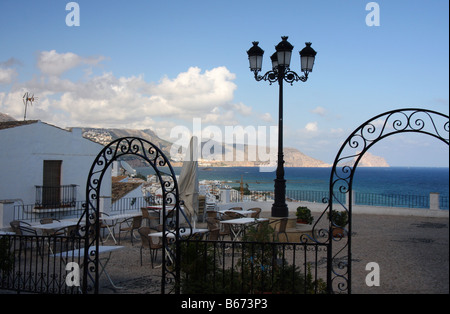 Balkon mit Blick auf das Mittelmeer in Altea, Spanien Stockfoto