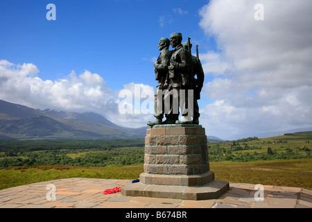 Royal Marines Commando Memorial mit Nevis Bergkette an der Rückseite Spean Bridge Hochland von Schottland Großbritannien UK Stockfoto