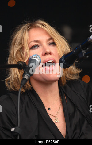 Walisische Sängerin, die Cerys Matthews Durchführung on Stage in Konzert-Auftritt beim Glastonbury Festival Juni 2008 Live Stockfoto