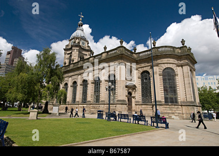 Birmingham Stadt Zentrum St. Philips Kathedrale in der Mitte auch bekannt als Taube Park Stockfoto