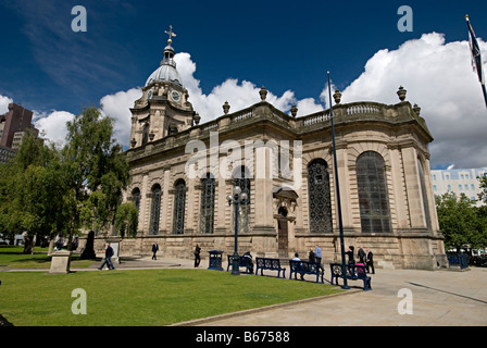 Birmingham Stadt Zentrum St. Philips Kathedrale in der Mitte auch bekannt als Taube Park Stockfoto