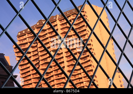 Reflektiert, Gebäude in der Innenstadt von Calgary, Alberta Stockfoto
