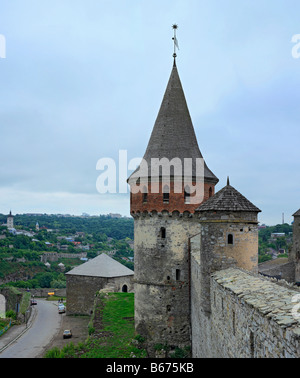 Mauern und Türme der mittelalterlichen Festung Kamianets Podilskyi (Kamenets, Kamieniec), Podolien, Oblast Chmelnyzkyj (Region), Ukraine Stockfoto