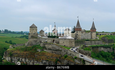 Mauern und Türme der mittelalterlichen Festung Kamianets Podilskyi (Kamenets, Kamieniec), Podolien, Oblast Chmelnyzkyj (Region), Ukraine Stockfoto