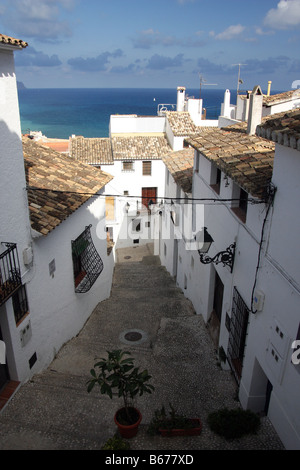 Weiß getünchten Fassaden und Ziegeldächer, Blick auf das Mittelmeer in Altea, Spanien Stockfoto