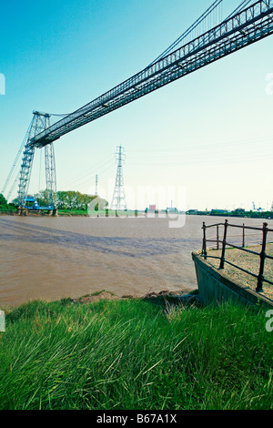 Schwebefähre in Newport, South Wales verwendet, Autos und Menschen über den Fluss Usk zu transportieren. Stockfoto