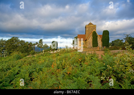 Kirche St. Martha auf North Downs Way Surrey Hills in der Nähe von Guildford Surrey England Stockfoto