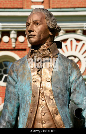 Statue des russischen Architekten Wassili Iwanowitsch Bazhenov (1738-1799) im 18. Jahrhundert Tsaritsyno Immobilien in Moskau, Russland Stockfoto