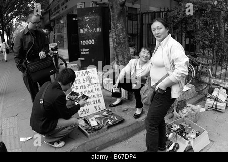 Der chinesischen Unterschicht Kampf für Arbeit täglich als globale Wirtschaftskrisen weitet sich zunehmender Arbeitslosigkeit, Stockfoto