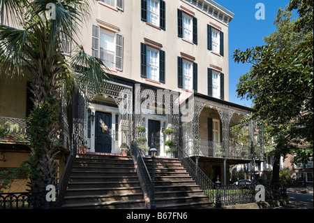 Einer der Savannahs historische Häuser, Monterey Square Historic District, Savannah, Georgia, USA Stockfoto