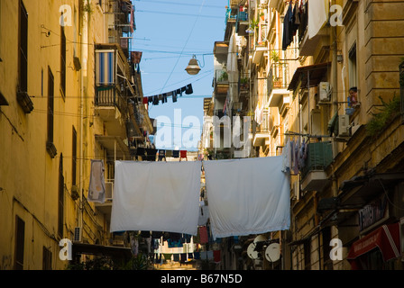 Wäsche hängen auf Straße im Centro Storico Viertel von Neapel Italien Europa Stockfoto