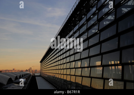 Glas strukturiert Gebäude der Ave-Hochgeschwindigkeitszüge im Bahnhof Atocha in Madrid Spanien Stockfoto