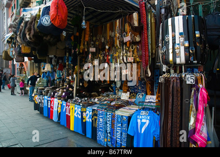 Souvenir-Stand auf der Piazza Dante in Mitteleuropa Neapel Italien Stockfoto