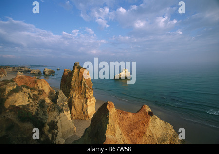 Strand und Klippen, Praia da Rocha, Portimao, Algarve, Portugal Stockfoto