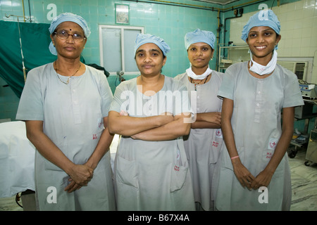 Theater Krankenschwestern im Operationssaal des New Civil Hospital, Surat. Gujarat. (44) Stockfoto