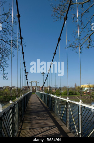 Karottenhosenträger Wehr Hängebrücke über den Fluss Exe in Exeter Stockfoto