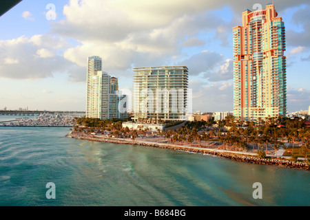 Mehrere Wohnungen in Miami Beach. Gezeigt werden Portofino Turm, der Murano in Portofino und Apogee South Beach. Stockfoto