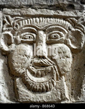 Bas-Relief in romanischen Kirche von St. Philibert (Anfang 11. Jh.), Tournus, Burgund, Frankreich Stockfoto