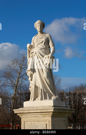 La Comedie eine Statue von Julien Toussaint Roux in den Tuilerien-Gärten Stockfoto