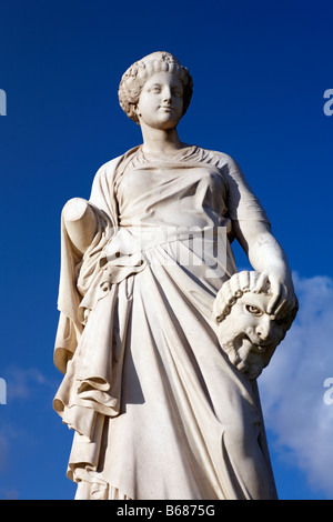 La Comedie eine Statue von Julien Toussaint Roux in den Tuilerien-Gärten Stockfoto