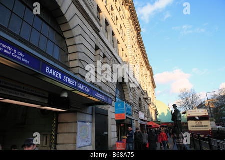 Großbritannien London Marylebone Road eine Statue von Sherlock Holmes außerhalb Baker street u-Bahnstation Stockfoto