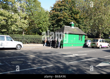 Traditionelle Taxifahrer Zuflucht in Pont Street, London Stockfoto