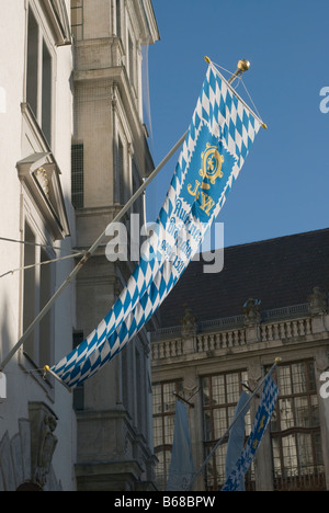 München Deutschland 2008 Augustiner Bräu Brauerei Flagge auf der Orlando-Haus befindet sich in der Altstadt von München Stockfoto