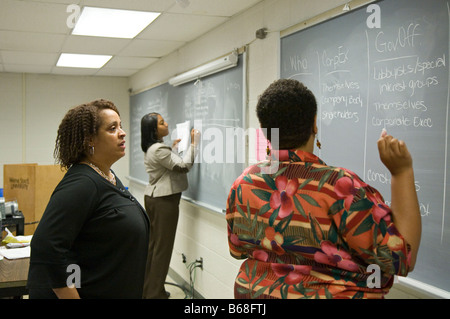 Detroit Michigan Gayle Hamilton lehrt eine ArbeiterInnenklasse Studien für Erwachsene Gewerkschaftsmitglieder an der Wayne State University Stockfoto