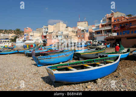 Taghazout ist ein kleines romantisches Fischerdorf, etwa 20 Kilometer nördlich von Agadir. Stockfoto