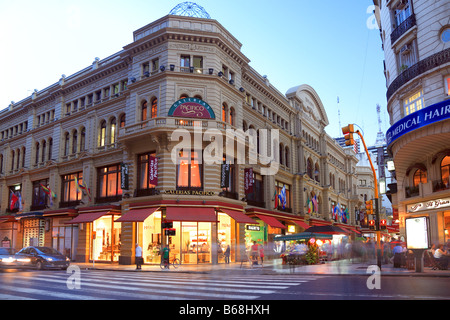 Florida Fußgängerzone und "Galerias Pacifico" shopping Mall. Buenos Aires, Argentinien. Stockfoto