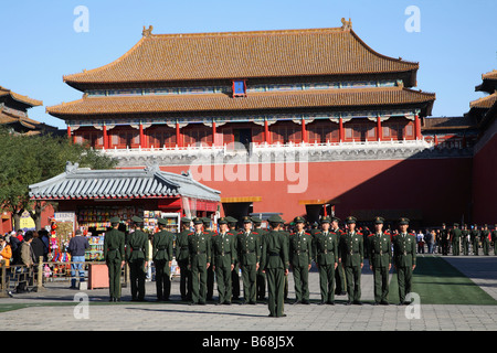 China Peking verbotene Stadt Meridian Gate wachen Stockfoto